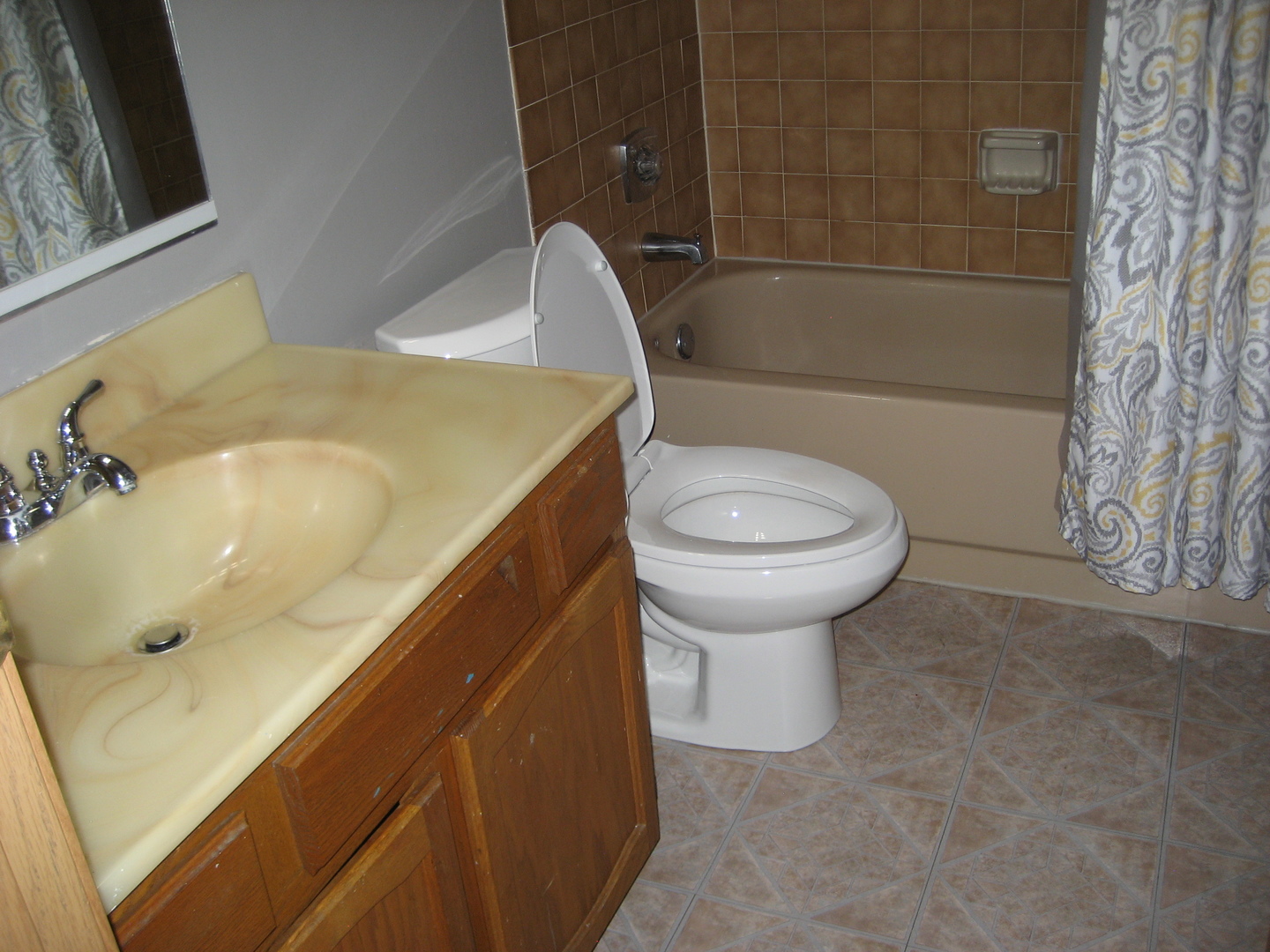 294 Le Parc Circle Buffalo Grove, IL 60089 - Photo 18 of 24 a bathroom with a sink toilet and shower