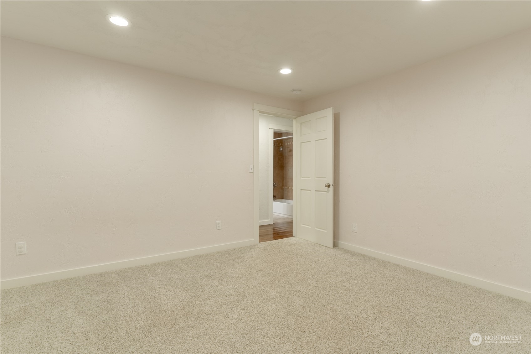 4110 Thornton Road Southeast Olympia, WA 98513 - Photo 25 of 40 an empty room with an entryway