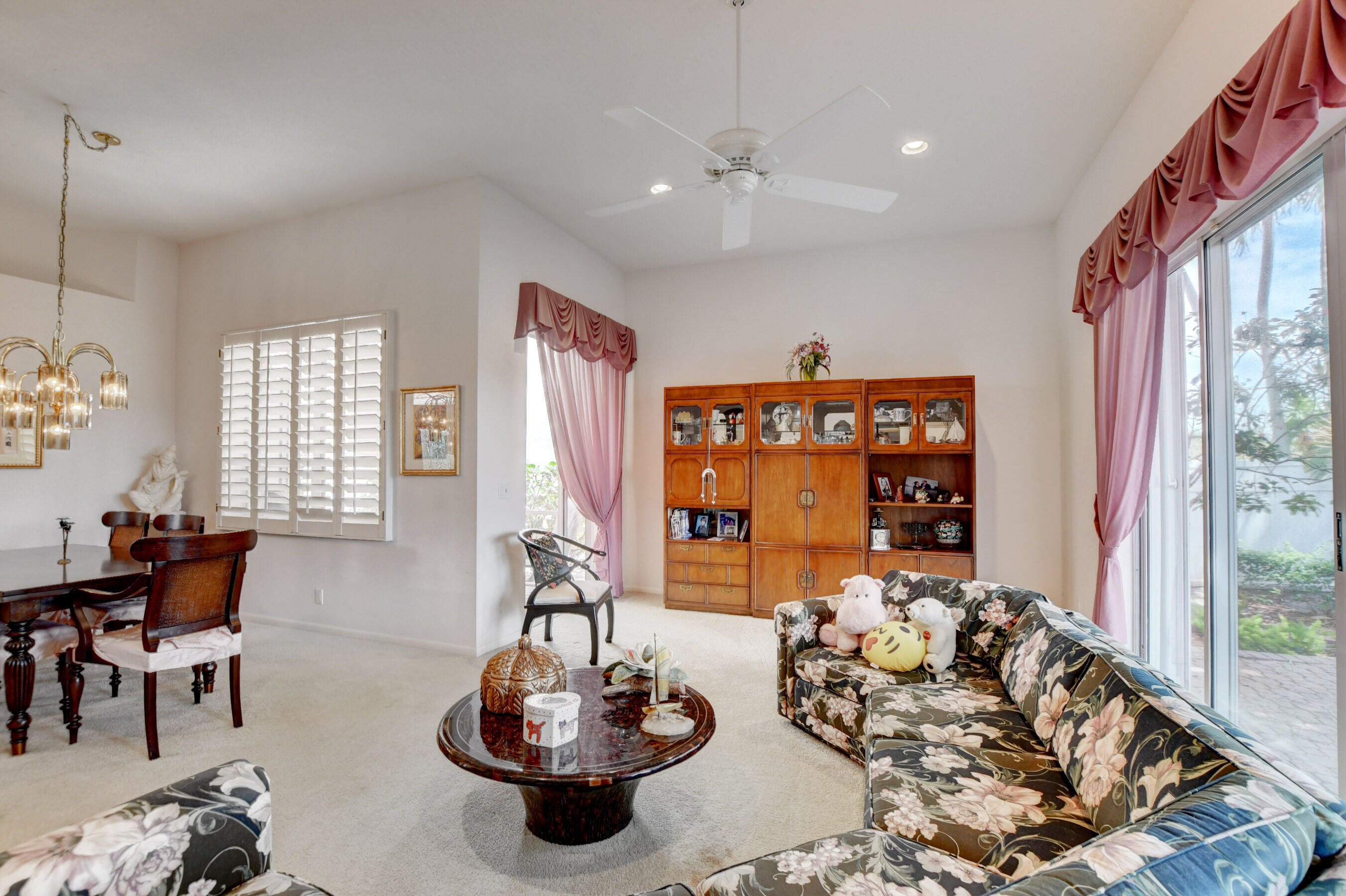 6350 Brava Way Boca Raton, FL 33433 - Photo 11 of 32 living room