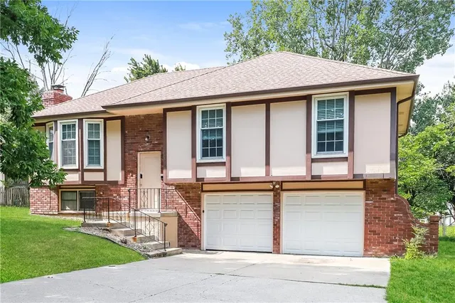 $1,990 | 1005 Northeast 104th Terrace, Kansas City, MO 64155