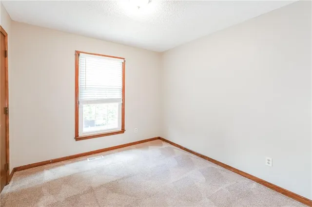 $1,990 | 1005 Northeast 104th Terrace, Kansas City, MO 64155