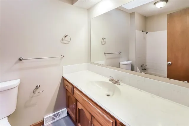 $1,990 | 1005 Northeast 104th Terrace, Kansas City, MO 64155