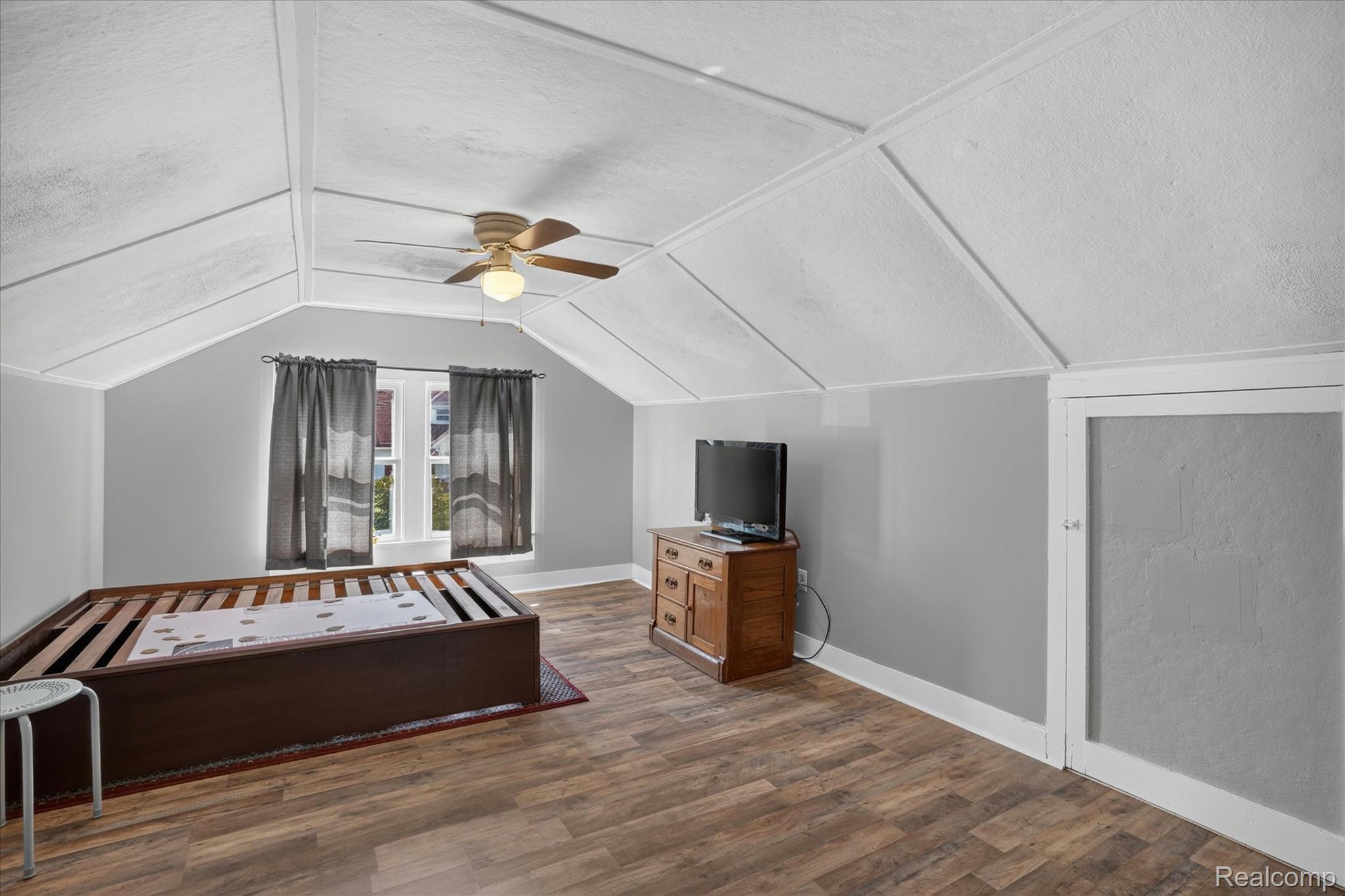 410 South Center Street Howell, MI 48843 - Photo 25 of 47 30-410-S-Center-St-Howell-MI-48843-WindowStill.jpg