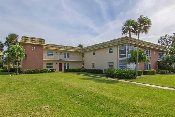 $1,200 | 36 Vista Gdns Trail, Unit 204, Vero Beach, FL 32962