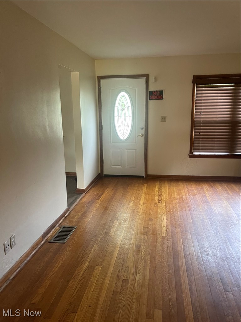 1881 17th Street Southwest Akron, OH 44314 - Photo 3 of 20 Foyer entrance with wood-type flooring