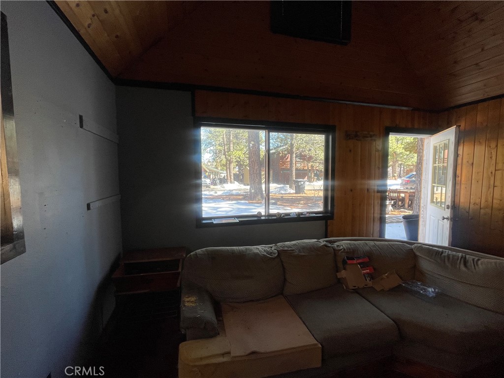 662 Riverside Avenue Sugarloaf, CA 92386 - Photo 7 of 31