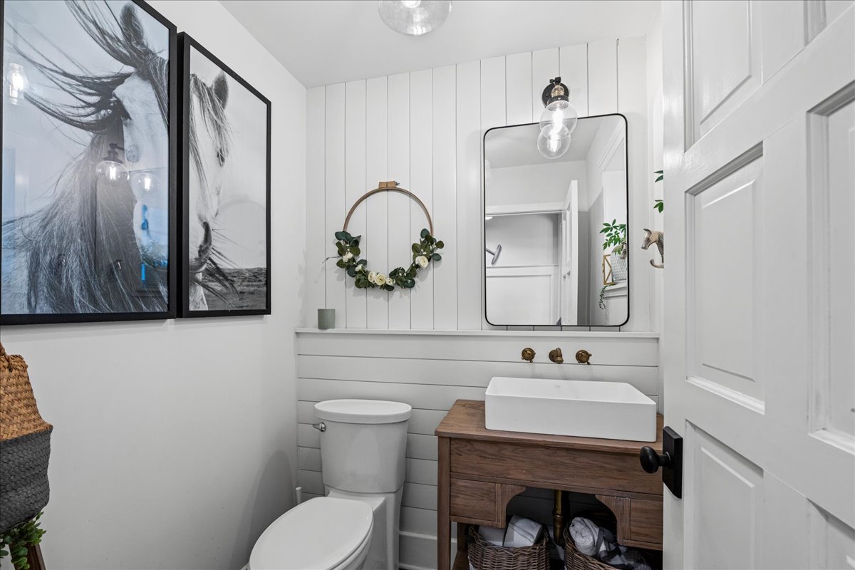 204 Country Commons Road Trout Valley, IL 60013 - Photo 26 of 58 a bathroom with a sink mirror and toilet