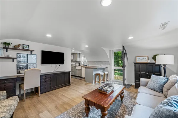 $1,299,000 | 204 Country Commons Road, Trout Valley, IL 60013