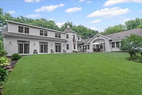$1,299,000 | 204 Country Commons Road, Trout Valley, IL 60013