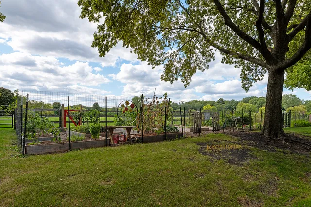 $1,445,000 | 204 Country Commons Road, Trout Valley, IL 60013