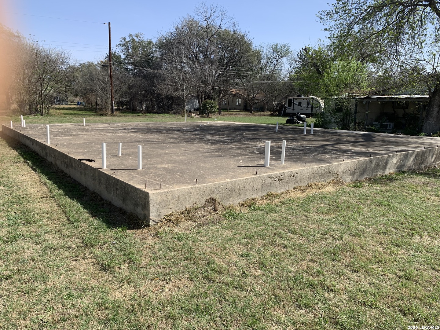 414 Crouch Avenue Devine, TX 78016 - Photo 2 of 4