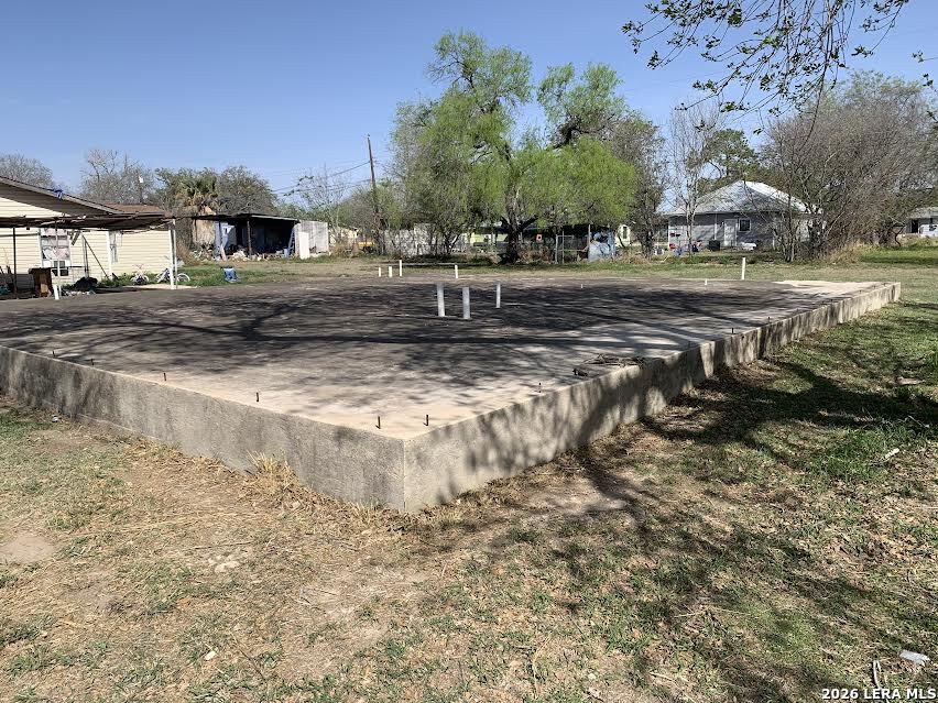 414 Crouch Avenue Devine, TX 78016 - Photo 4 of 4