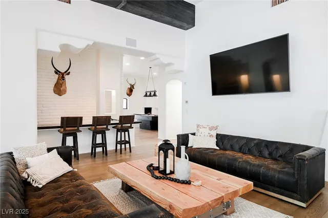 $17,000,000 | 7330 North Rainbow Boulevard, Las Vegas, NV 89131