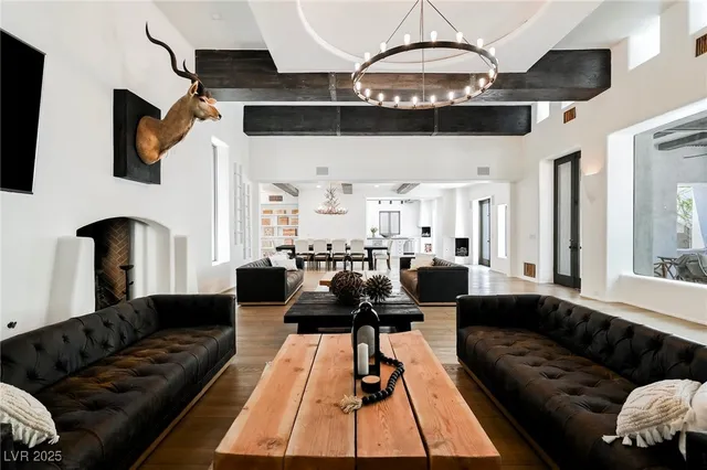 $17,000,000 | 7330 North Rainbow Boulevard, Las Vegas, NV 89131