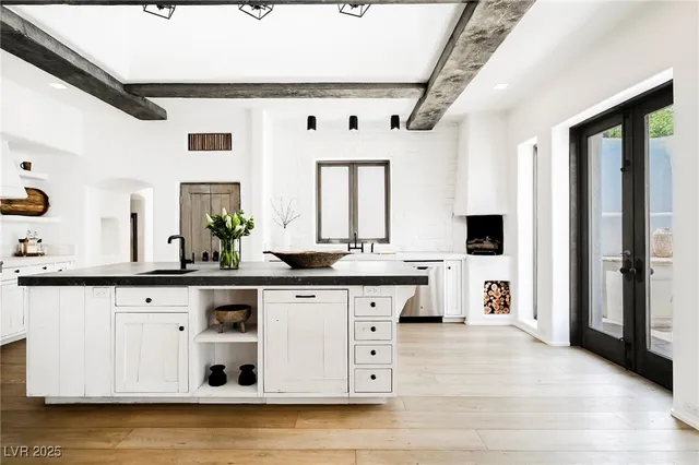 $17,000,000 | 7330 North Rainbow Boulevard, Las Vegas, NV 89131