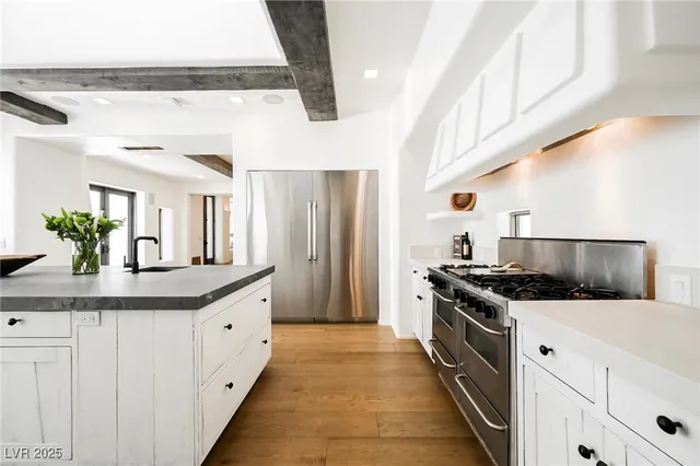 $17,000,000 | 7330 North Rainbow Boulevard, Las Vegas, NV 89131