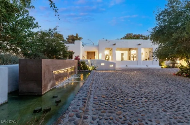 $17,000,000 | 7330 North Rainbow Boulevard, Las Vegas, NV 89131