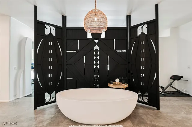 $17,000,000 | 7330 North Rainbow Boulevard, Las Vegas, NV 89131