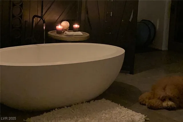 $17,000,000 | 7330 North Rainbow Boulevard, Las Vegas, NV 89131