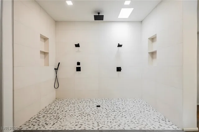 $17,000,000 | 7330 North Rainbow Boulevard, Las Vegas, NV 89131