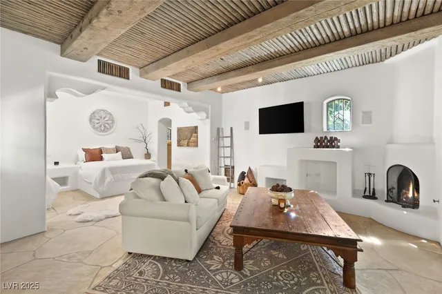 $17,000,000 | 7330 North Rainbow Boulevard, Las Vegas, NV 89131