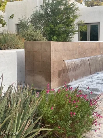 $17,000,000 | 7330 North Rainbow Boulevard, Las Vegas, NV 89131