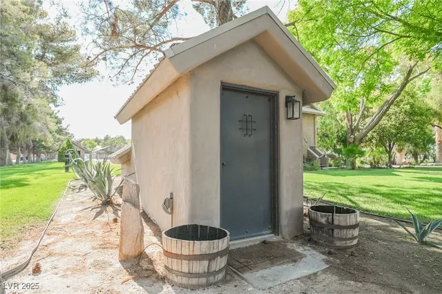 $17,000,000 | 7330 North Rainbow Boulevard, Las Vegas, NV 89131