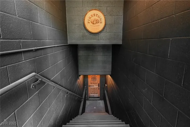 $17,000,000 | 7330 North Rainbow Boulevard, Las Vegas, NV 89131