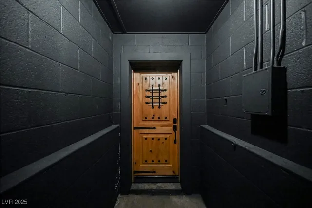 $17,000,000 | 7330 North Rainbow Boulevard, Las Vegas, NV 89131