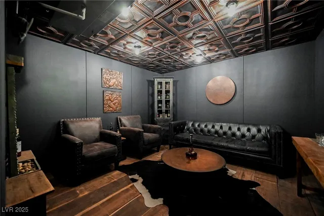 $17,000,000 | 7330 North Rainbow Boulevard, Las Vegas, NV 89131