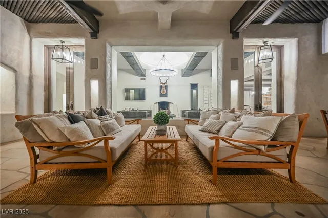 $17,000,000 | 7330 North Rainbow Boulevard, Las Vegas, NV 89131