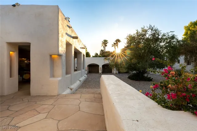 $17,000,000 | 7330 North Rainbow Boulevard, Las Vegas, NV 89131