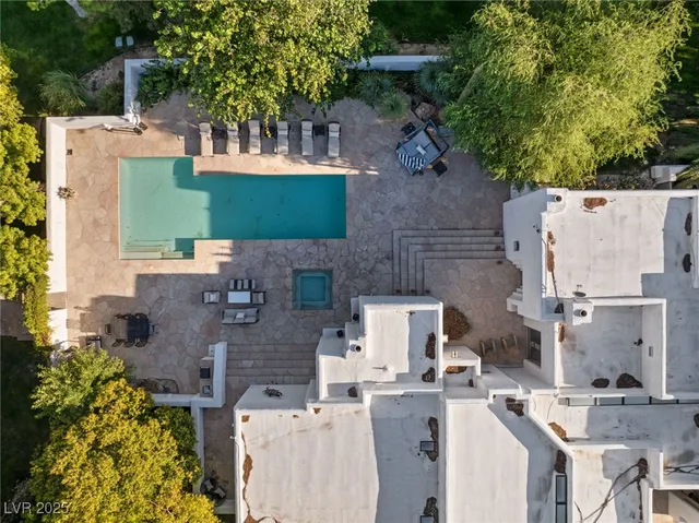 $17,000,000 | 7330 North Rainbow Boulevard, Las Vegas, NV 89131