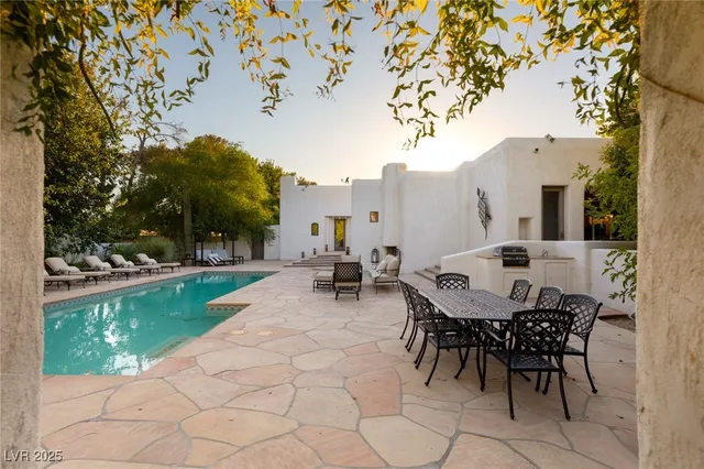 $17,000,000 | 7330 North Rainbow Boulevard, Las Vegas, NV 89131