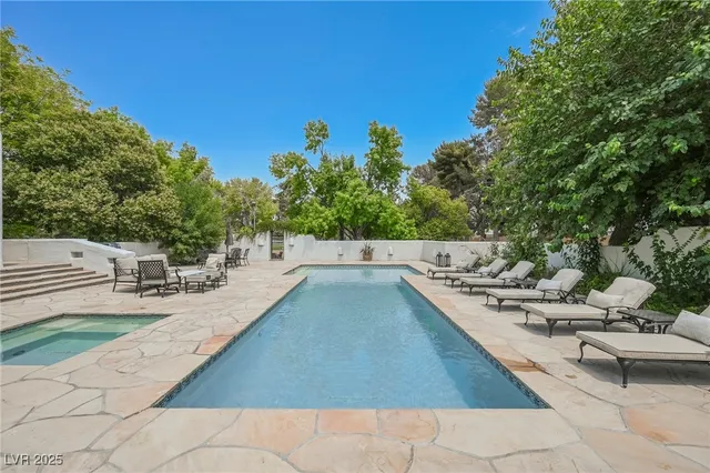 $17,000,000 | 7330 North Rainbow Boulevard, Las Vegas, NV 89131