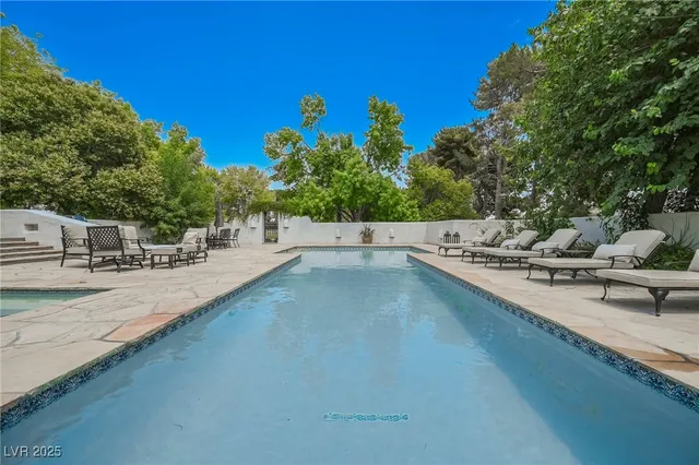 $17,000,000 | 7330 North Rainbow Boulevard, Las Vegas, NV 89131