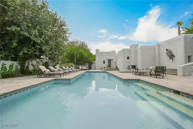 $17,000,000 | 7330 North Rainbow Boulevard, Las Vegas, NV 89131