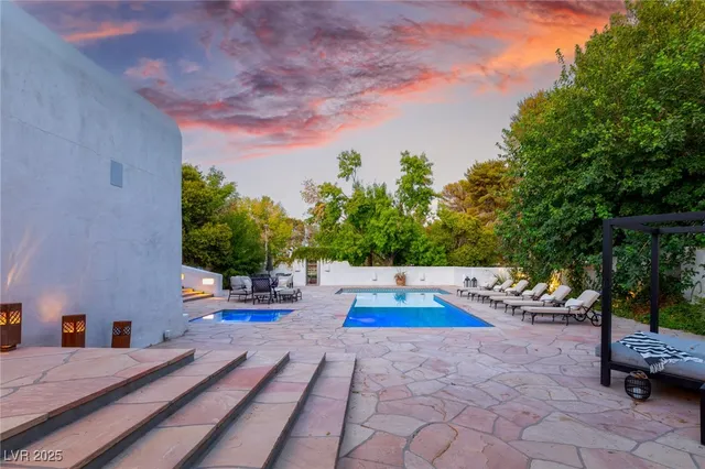 $17,000,000 | 7330 North Rainbow Boulevard, Las Vegas, NV 89131