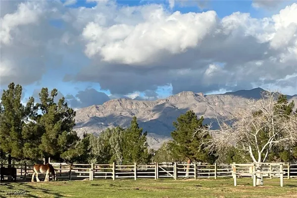 $15,250,000 | 7330 North Rainbow Boulevard, Las Vegas, NV 89131