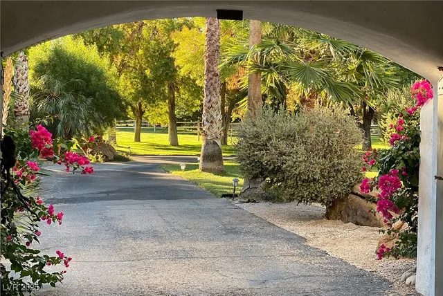 $17,000,000 | 7330 North Rainbow Boulevard, Las Vegas, NV 89131