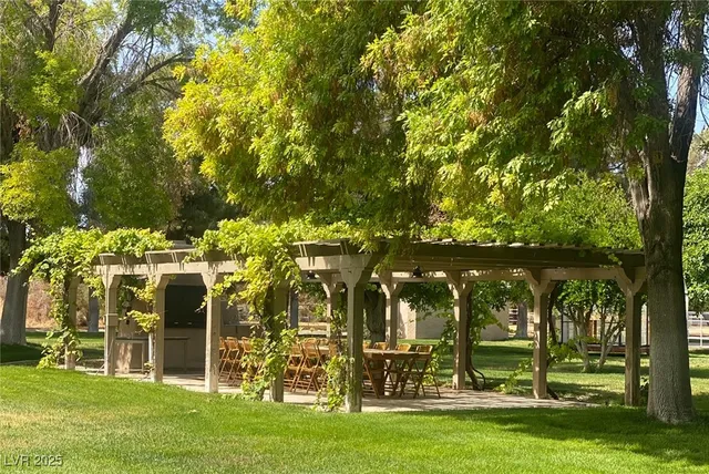 $17,000,000 | 7330 North Rainbow Boulevard, Las Vegas, NV 89131