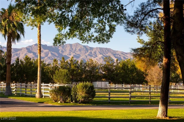 $17,000,000 | 7330 North Rainbow Boulevard, Las Vegas, NV 89131