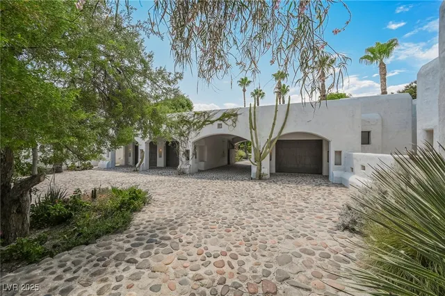 $17,000,000 | 7330 North Rainbow Boulevard, Las Vegas, NV 89131