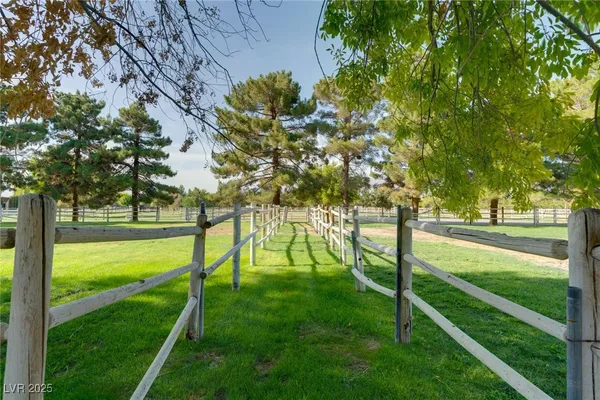 $15,250,000 | 7330 North Rainbow Boulevard, Las Vegas, NV 89131
