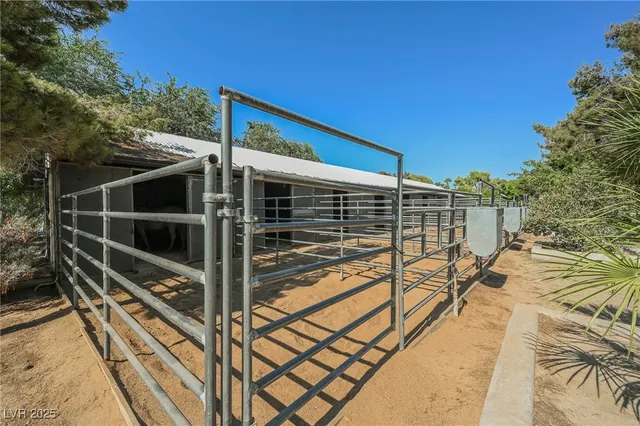 $17,000,000 | 7330 North Rainbow Boulevard, Las Vegas, NV 89131