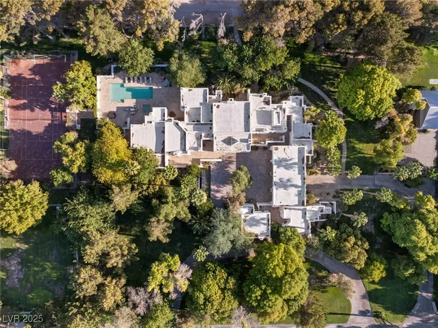 $17,000,000 | 7330 North Rainbow Boulevard, Las Vegas, NV 89131