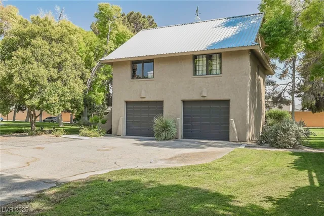 $17,000,000 | 7330 North Rainbow Boulevard, Las Vegas, NV 89131