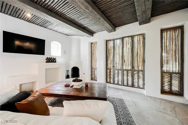 $17,000,000 | 7330 North Rainbow Boulevard, Las Vegas, NV 89131