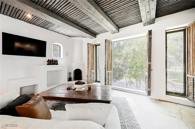 $17,000,000 | 7330 North Rainbow Boulevard, Las Vegas, NV 89131