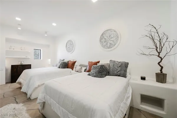 $15,250,000 | 7330 North Rainbow Boulevard, Las Vegas, NV 89131